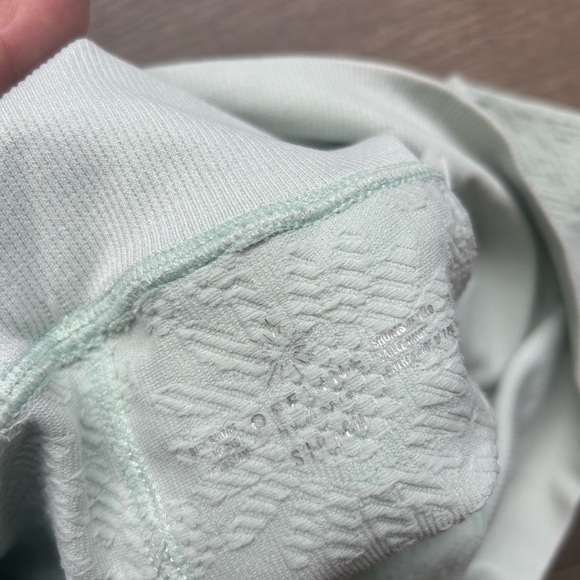 Offline by Aerie mint floral textured workout set 7” inseam size small - Picture 3 of 4